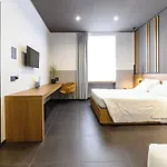 Hotel Central Lodge