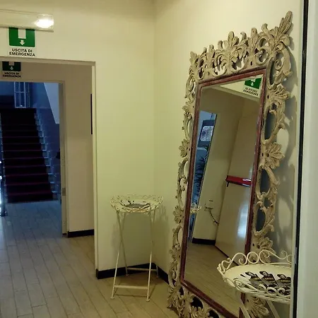 Отель Central Lodge Hotel 3*