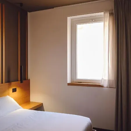 Central Lodge Hotel Рим
