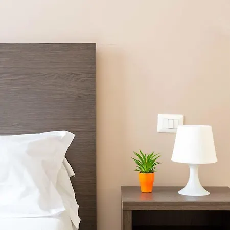 Central Lodge Hotel Hotell 3*