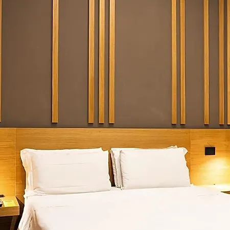 Central Lodge Hotel Отель Рим