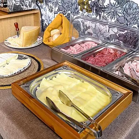 Central Lodge Hotel Отель