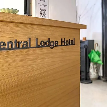Central Lodge Hotel Отель 3*