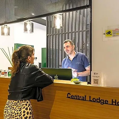 Central Lodge Hotel Отель 3*