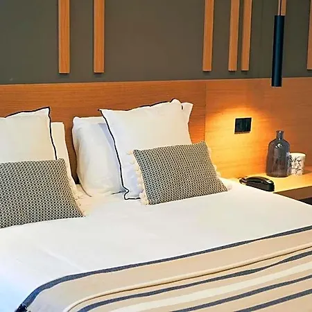 Central Lodge Hotel Отель