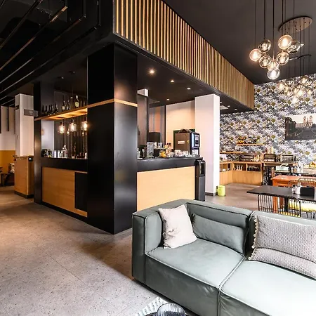 Central Lodge Hotel Hotell 3*